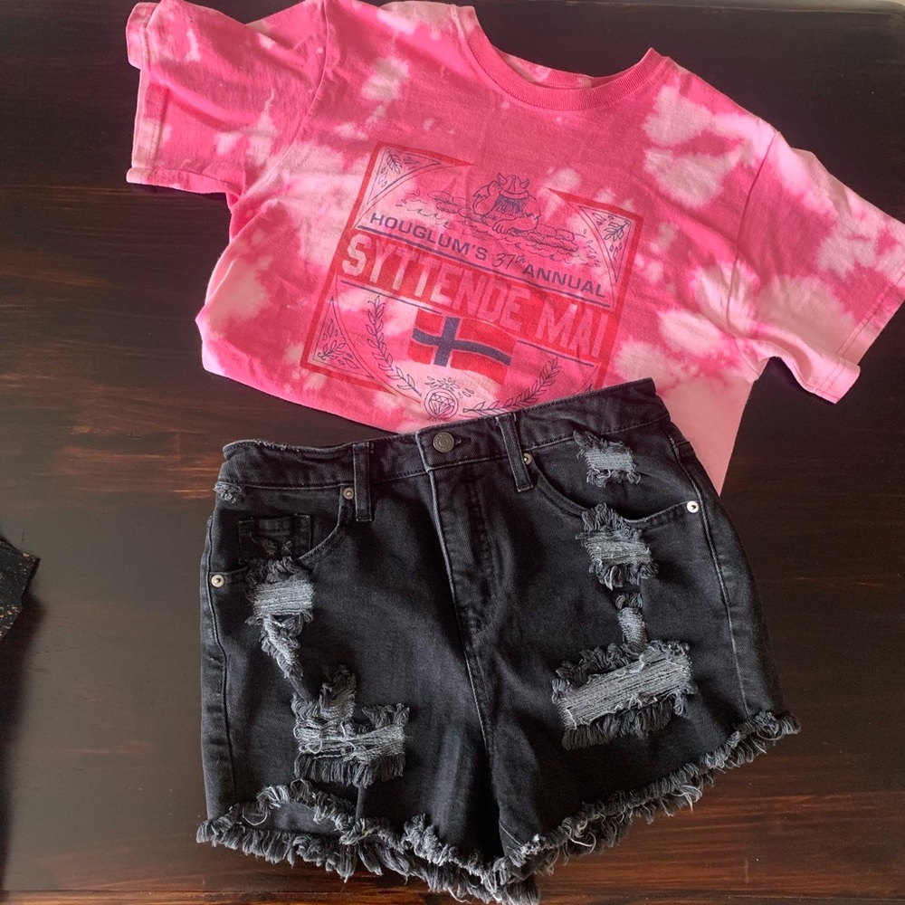 High wasted shorts.